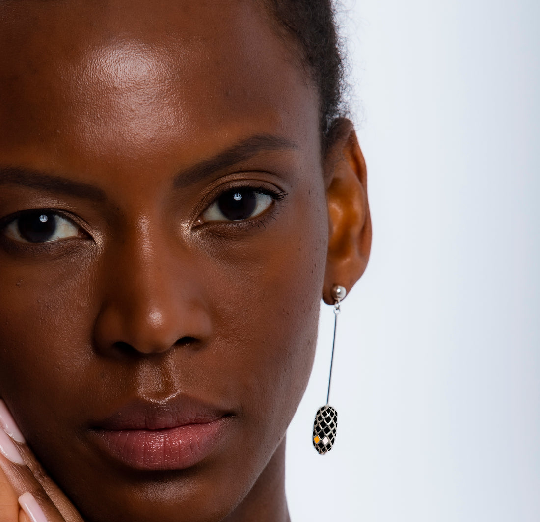 AIR SEED EARRINGS (Silver-Black)