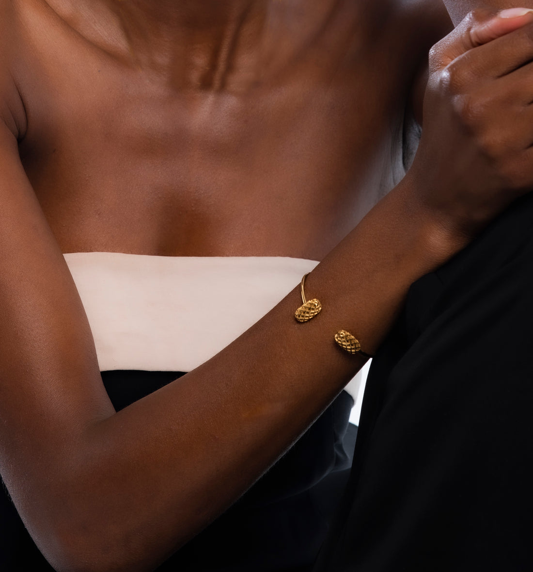 ENDS AND BEGINS AGAIN BRACELET (Gold)